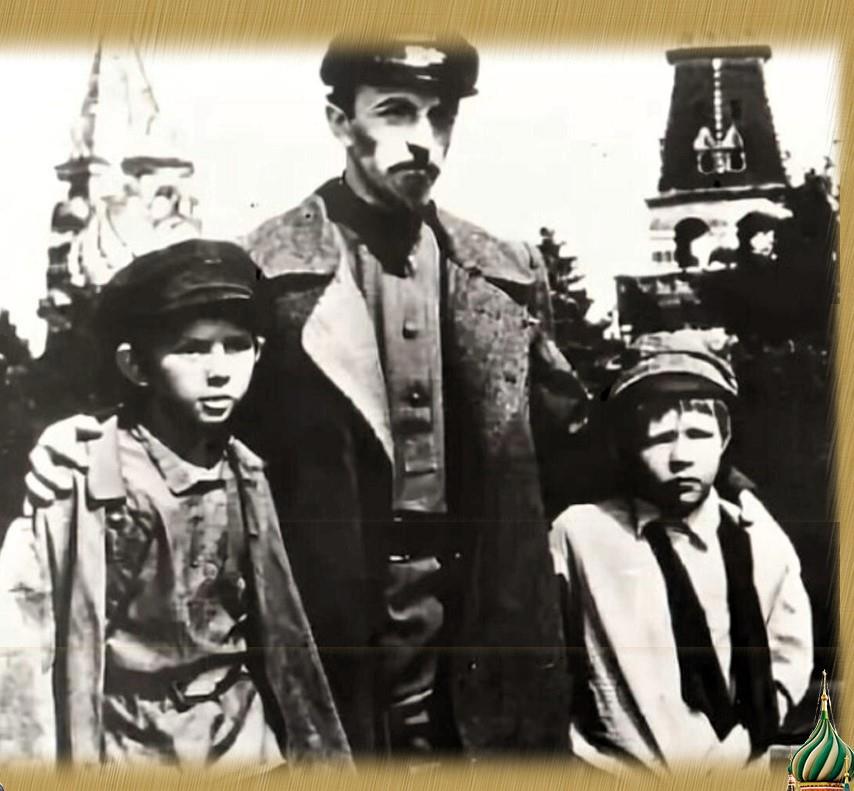 Дзержинский с детьми-беспризорниками