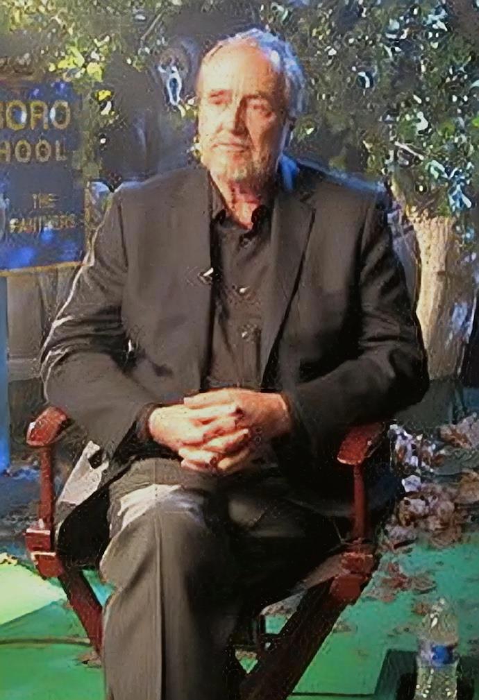 Авторство: Bob Bekian from Thousand Oaks Ca., USA. Director Wes Craven for the documentary "SCREAM: The Inside Story", CC BY-SA 2.0